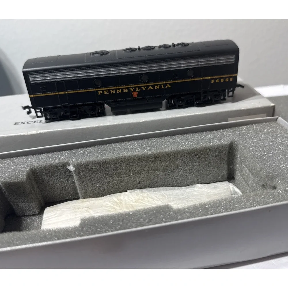 BACHMANN‎ Plus HO 31218 EMD F7B Pennsylvania PRR 9666B Boxed W/paperwork